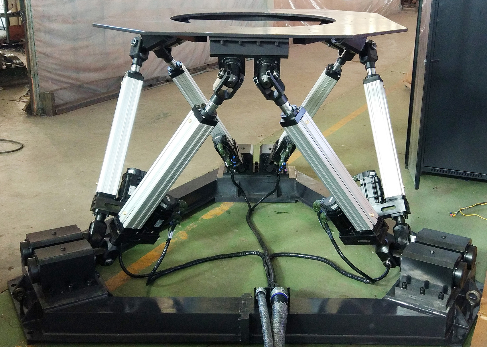 六自由度搖擺臺（折返-虎克鉸）