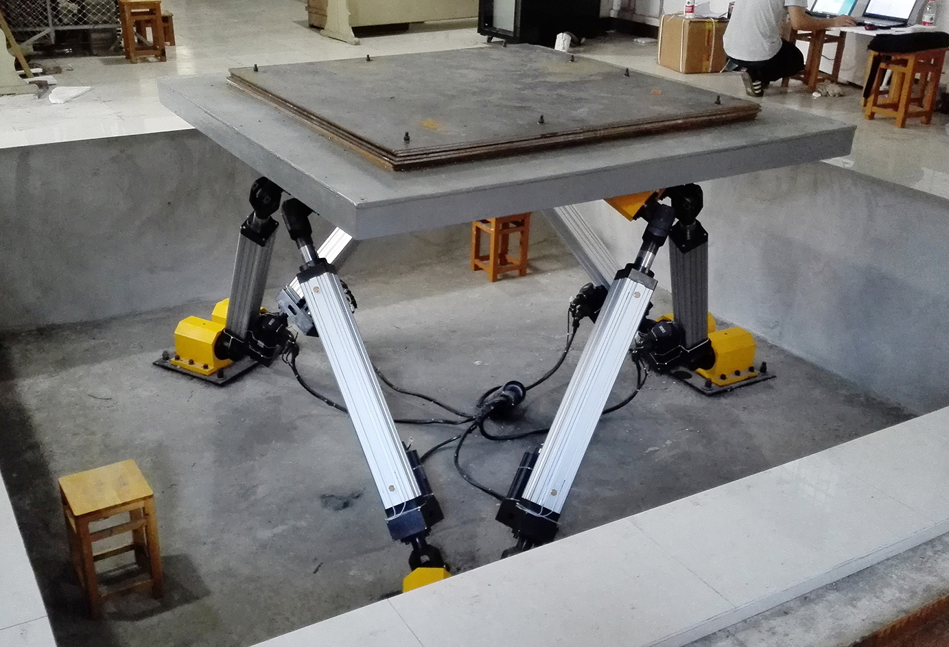 10.六自由度搖擺臺（折返-虎克鉸） 副本.jpg